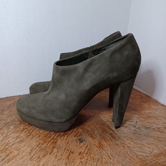 Cole Haan Women's Suede Bootie sz  9B d32527 Women’s Heels Boots - Picture 1 of 11